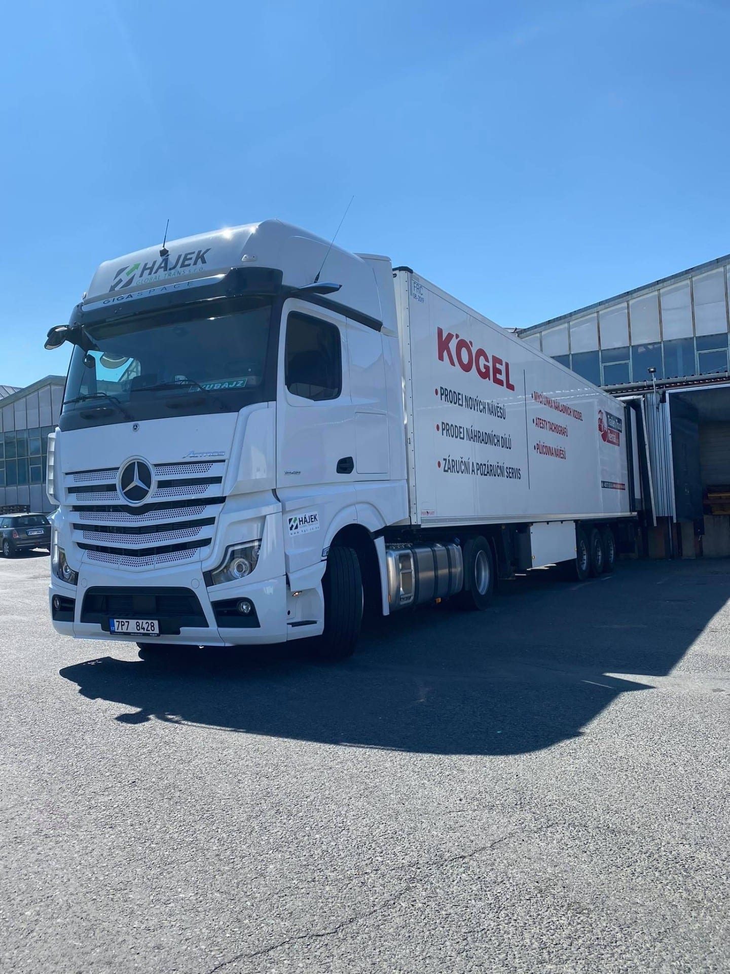 Mercedes-Benz Actros s návěsem Kögel